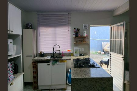 Casa à venda com 79m², 2 quartos e 8 vagasCozinha 