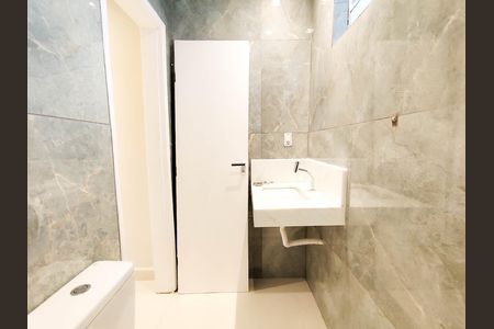 Casa à venda com 420m², 4 quartos e 3 vagasBanheiro da Suíte 1