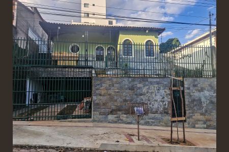 Casa à venda com 420m², 3 quartos e 4 vagasFachada