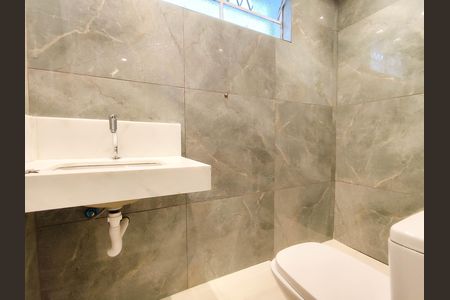 Casa à venda com 420m², 4 quartos e 3 vagasBanheiro da Suíte 1