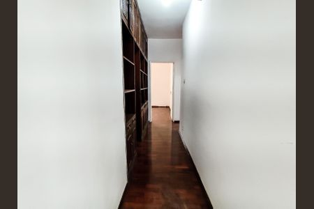 Casa à venda com 420m², 3 quartos e 4 vagasCorredor