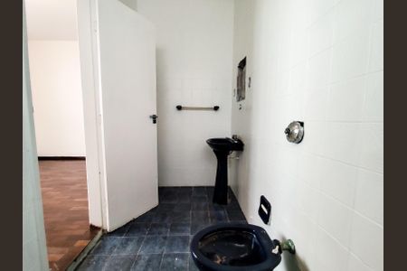 Casa à venda com 420m², 3 quartos e 4 vagasBanheiro da Suíte 1