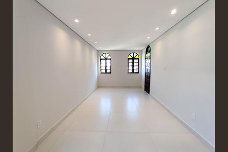 Casa à venda com 420m², 4 quartos e 3 vagasSala