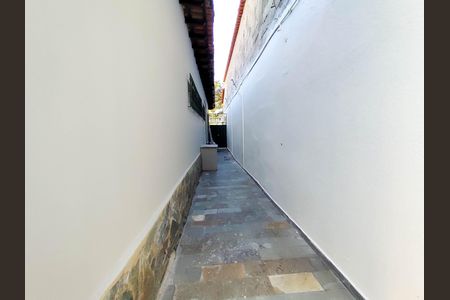 Corredor externo de casa à venda com 4 quartos, 420m² em Salgado Filho, Belo Horizonte