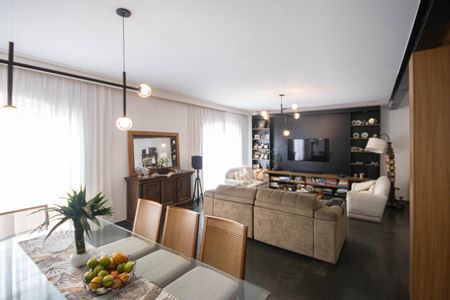 Casa à venda com 380m², 7 quartos e 2 vagasSala