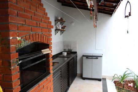 Casa à venda com 162m², 3 quartos e 4 vagas