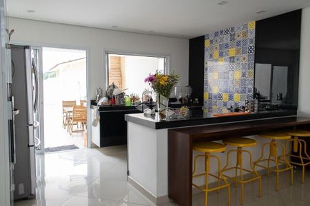 Casa à venda com 3 quartos, 450m² em Vila Mariza Mazzei, São Paulo