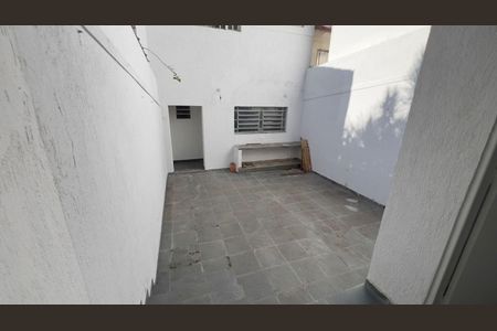 Casa à venda com 4 quartos, 270m² em Vila Roque, São Paulo