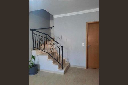 Casa à venda com 167m², 3 quartos e 3 vagas