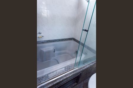 Apartamento à venda com 318m², 5 quartos e 3 vagasBanheiro suite 