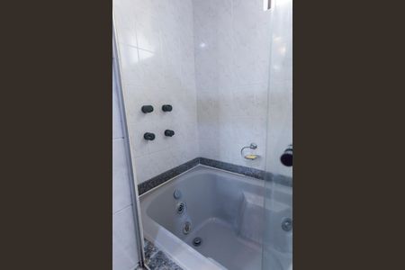 Apartamento à venda com 318m², 5 quartos e 3 vagasBanheiro suite 