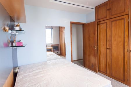 Apartamento à venda com 318m², 5 quartos e 3 vagasquarto 2