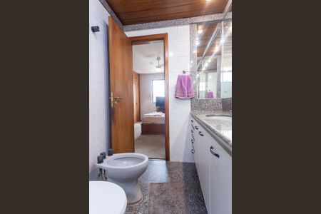 Apartamento à venda com 318m², 5 quartos e 3 vagasBanheiro suite 