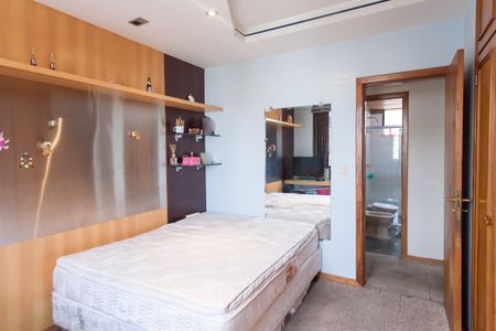 Apartamento à venda com 318m², 5 quartos e 3 vagasquarto 2