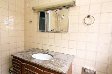 Casa à venda com 110m², 2 quartos e 1 vaga Casa à venda com 110m², 2 quartos e 1 vagaBanheiro