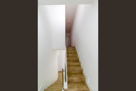 Casa à venda com 300m², 4 quartos e 4 vagasEscada