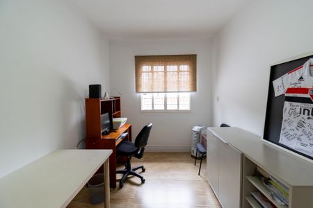 Casa à venda com 300m², 4 quartos e 4 vagasEscritório 