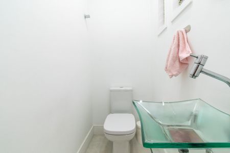 Casa à venda com 300m², 4 quartos e 4 vagasLavabo 