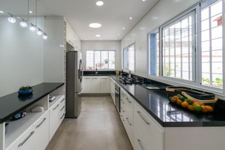 Casa à venda com 300m², 4 quartos e 4 vagasCozinha