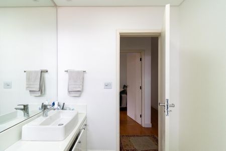 Casa à venda com 300m², 4 quartos e 4 vagasBanheiro Social