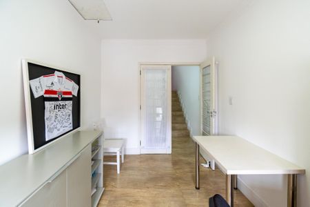 Casa à venda com 300m², 4 quartos e 4 vagasEscritório 