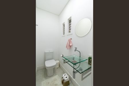 Casa à venda com 300m², 4 quartos e 4 vagasLavabo 