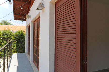 Casa de condomínio para alugar com 304m², 3 quartos e 4 vagasSacada Hall Quartos