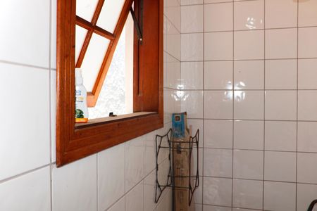 Casa de condomínio para alugar com 304m², 3 quartos e 4 vagasBanheiro de Serviço