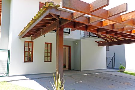 Casa de condomínio para alugar com 304m², 3 quartos e 4 vagasFachada da Casa