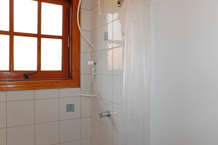 Casa de condomínio para alugar com 304m², 3 quartos e 4 vagasBanheiro 