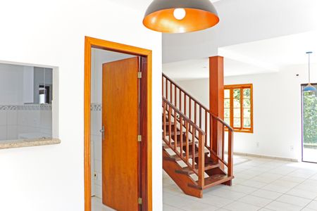 Casa de condomínio para alugar com 304m², 3 quartos e 4 vagasSala