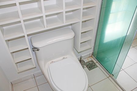 Casa de condomínio para alugar com 304m², 3 quartos e 4 vagasBanheiro da Suíte 3