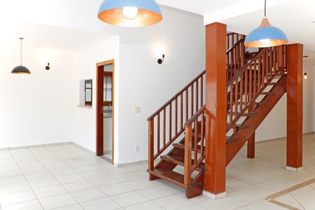 Casa de condomínio para alugar com 304m², 3 quartos e 4 vagasSala