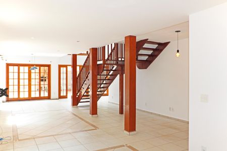 Casa de condomínio para alugar com 304m², 3 quartos e 4 vagasSala