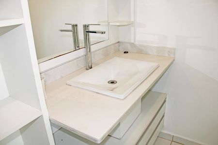 Casa de condomínio para alugar com 304m², 3 quartos e 4 vagasBanheiro da Suíte 3