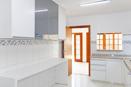 Casa de condomínio para alugar com 304m², 3 quartos e 4 vagasCozinha