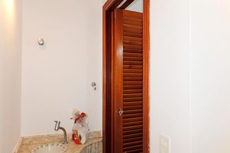 Casa de condomínio para alugar com 304m², 3 quartos e 4 vagasLavabo