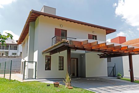 Casa de condomínio para alugar com 304m², 3 quartos e 4 vagasFachada da Casa
