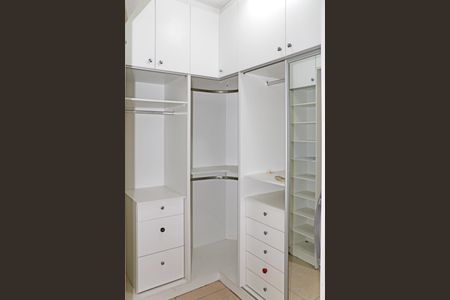 Casa de condomínio para alugar com 304m², 3 quartos e 4 vagasCloset Suíte 3