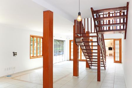 Casa de condomínio para alugar com 304m², 3 quartos e 4 vagasSala