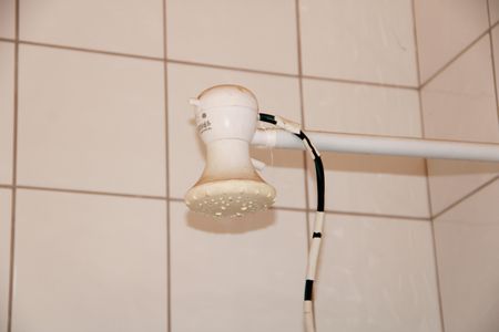 Casa de condomínio para alugar com 304m², 3 quartos e 4 vagasBanheiro de Serviço