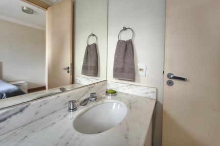 Apartamento à venda com 136m², 4 quartos e 3 vagasBanheiro da Suíte 1