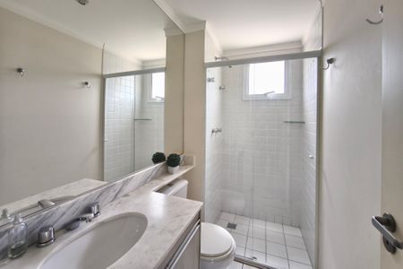 Apartamento à venda com 136m², 4 quartos e 3 vagasBanheiro da Suíte 2