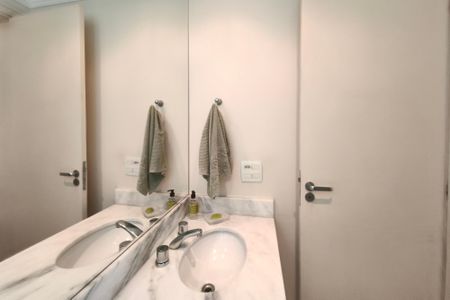 Apartamento à venda com 136m², 4 quartos e 3 vagasBanheiro da Suíte 3