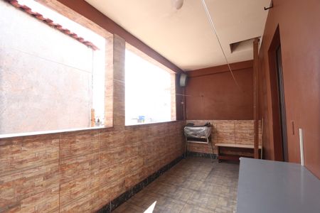 Casa à venda com 240m², 3 quartos e 2 vagasVaranda