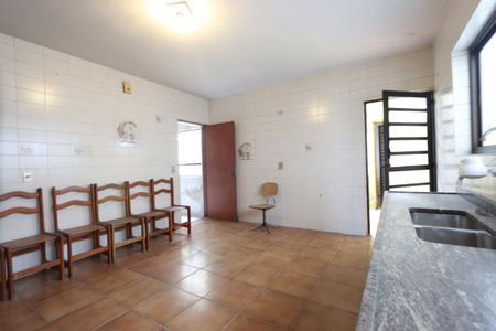 Casa para alugar com 500m², 3 quartos e 6 vagasCozinha