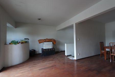 Casa para alugar com 500m², 3 quartos e 6 vagasSala