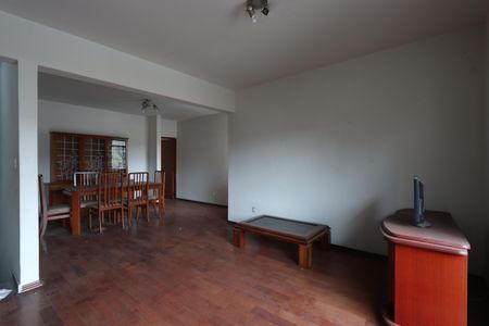 Casa para alugar com 500m², 3 quartos e 6 vagasSala