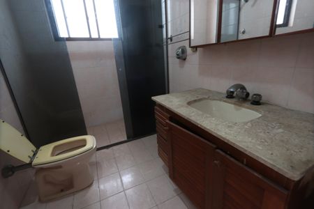 Casa para alugar com 500m², 3 quartos e 6 vagasBanheiro da Suíte