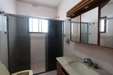 Casa para alugar com 500m², 3 quartos e 6 vagasBanheiro da Suíte